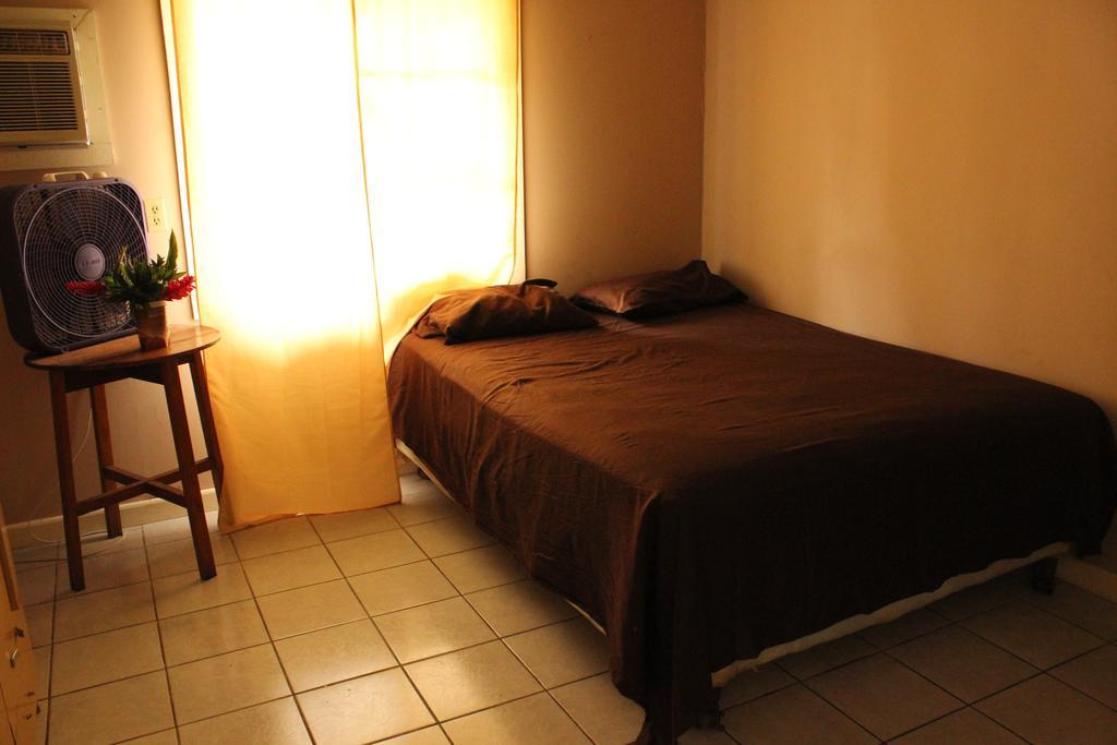 Cooper'S Inn Utila Phòng bức ảnh